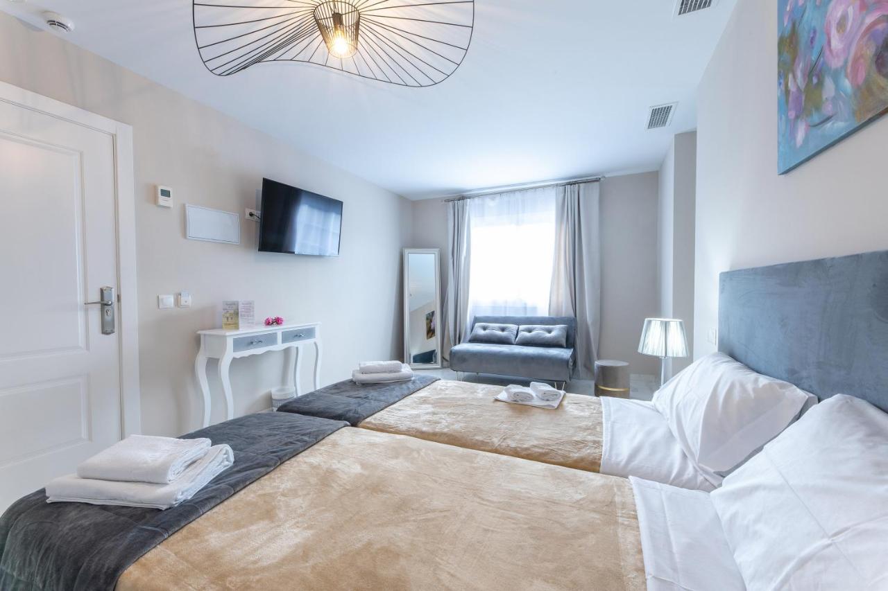 Residencia Deportiva Rozarossa Hotel Estepona Eksteriør billede